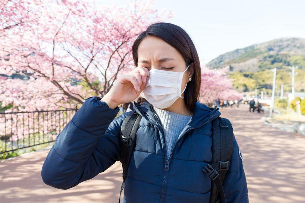 Few tips to avoid pollen allergies